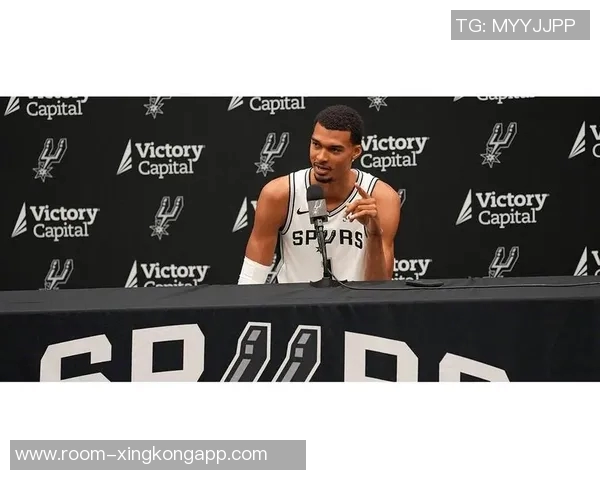 文班亚马谈弗拉格攻防两端的影响力防守他的挑战与困难